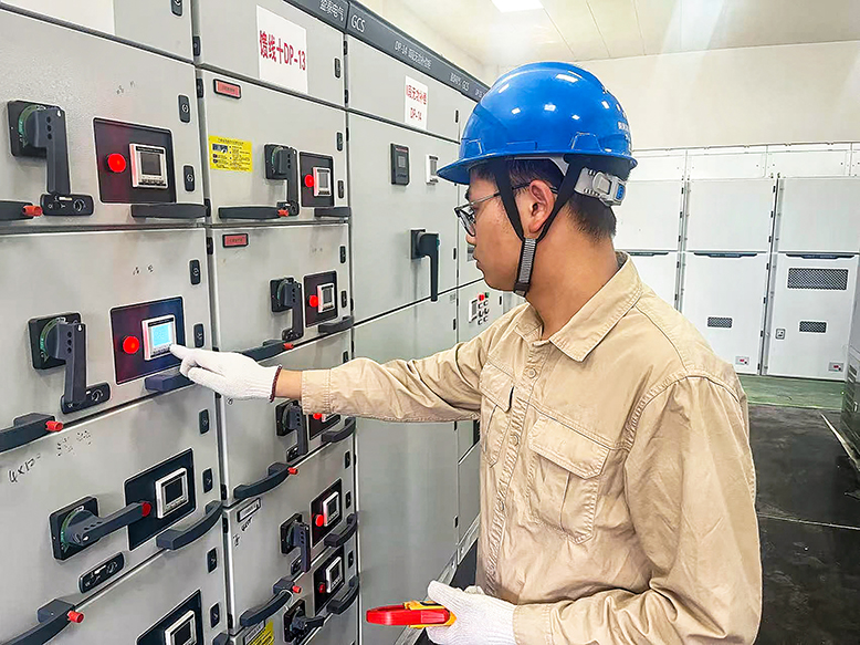 縣供電公司確?？荚嚻陂g安全供電
