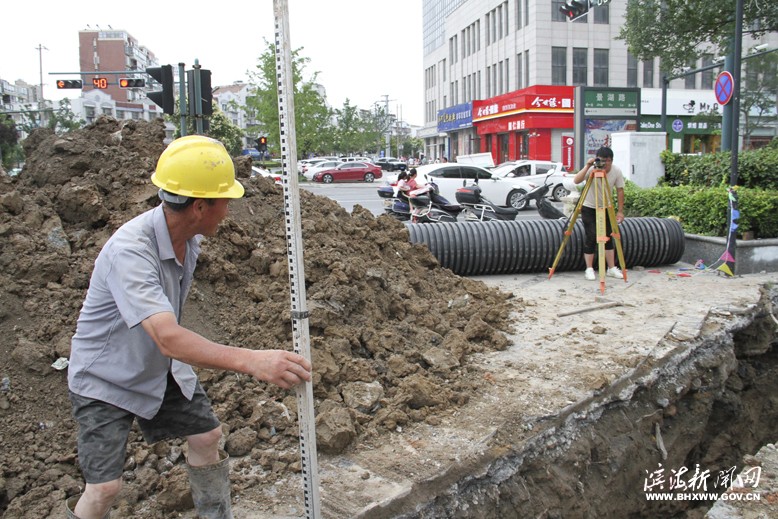 景湖路雨水管道施工現(xiàn)場(chǎng)