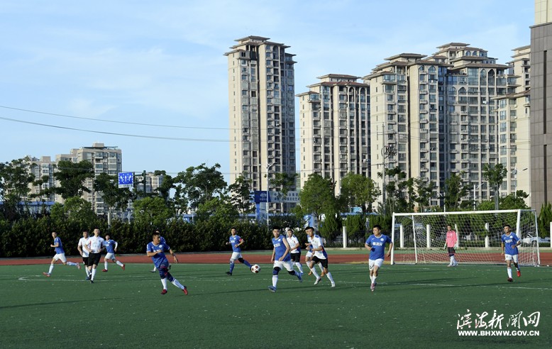 “海濱苑杯”濱?？h第二十屆足球賽比賽場景