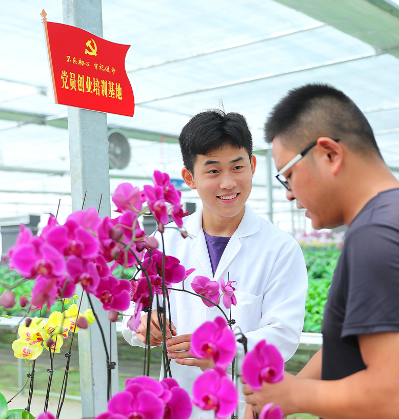 縣農業(yè)園在蝴蝶蘭創(chuàng)業(yè)就業(yè)扶貧基地設立黨員創(chuàng)業(yè)培訓基地