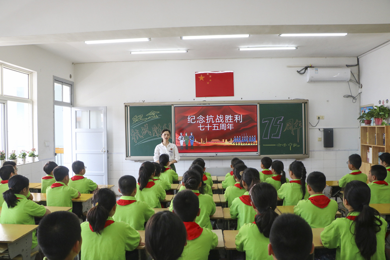 縣實(shí)驗(yàn)小學(xué)開展“勿忘國(guó)恥愛我中華”主題班會(huì)活動(dòng)