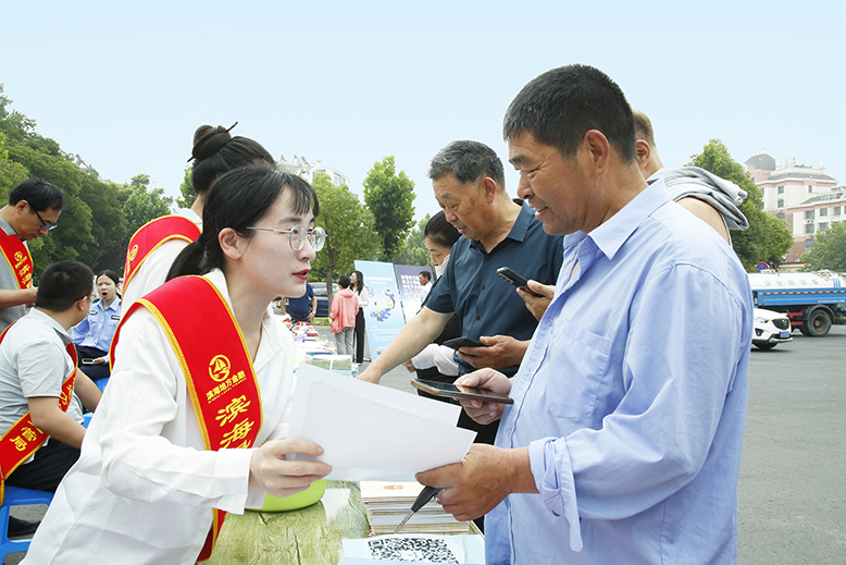 我縣舉行“守住錢袋子護好幸福家”防范非法集資及金融領(lǐng)域平安建設(shè)廣場宣傳日活動