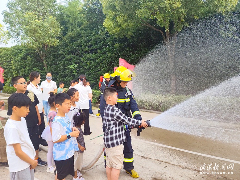 “七彩的夏日——‘童’行消防站，致敬火焰藍(lán)”研學(xué)活動